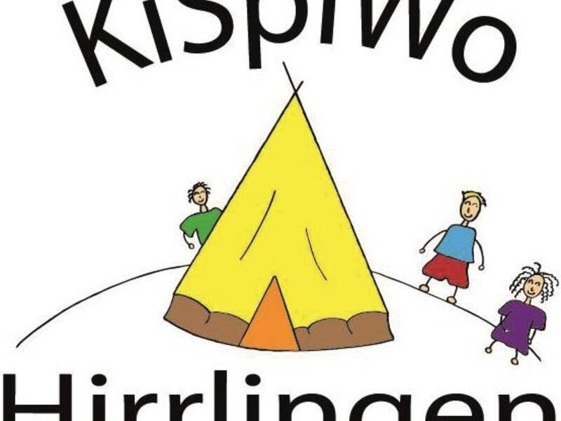 Ein gelbes Zelt ist von drei gezeichneten Menschen umgeben, mit dem Schriftzug "KiSpiWo Hirrlingen" darüber und darunter.